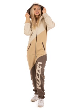 Femme avec capuche portée – Cappuccino TRIO Lazzzy®