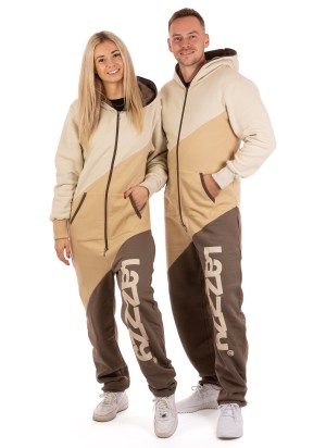 Femme et homme debout côte à côte – Cappuccino TRIO Lazzzy®