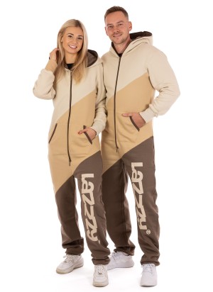 Couple, femme levant la main vers ses cheveux – Cappuccino TRIO Lazzzy®