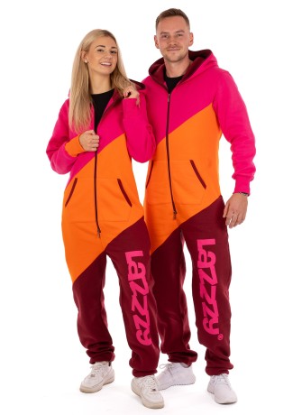 Couple, femme tenant le bord de sa capuche – Sunset Flame TRIO Lazzzy®